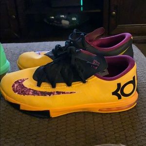 Boys or girls tennis shoes kds